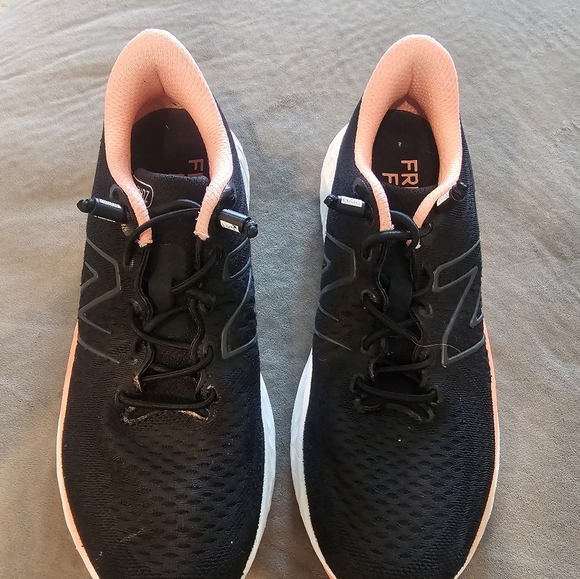 Women's New balance fresh foam tennis shoe - Picture 3 of 4